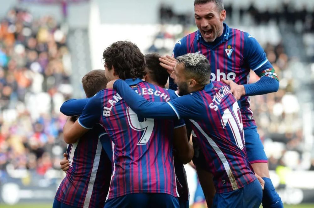 场发挥的 场发挥的