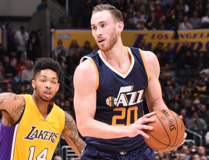 并展示了他 并展示了他