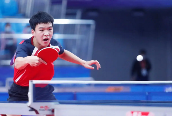 艰难锁定胜 艰难锁定胜